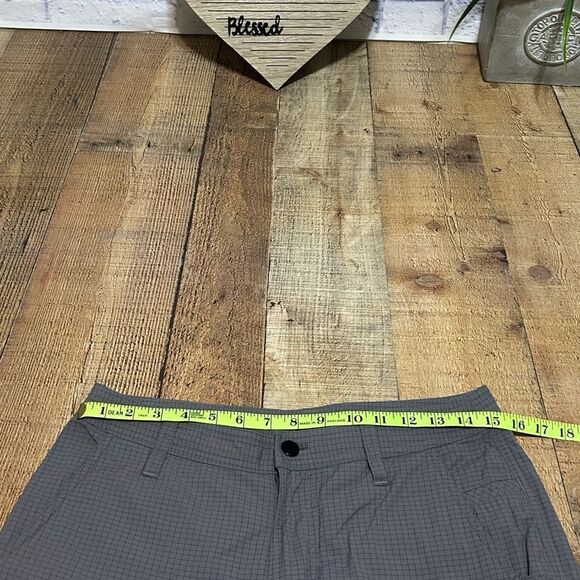 Lululemon kahuna gray grid shorts size 32 - Picture 6 of 9